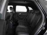 アウディ認定中古車は1年間、走行距離無制限の認定中古車保証が無償で付帯されます。