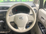 インテリアに合わせたデザインのステアリングは、運転される方のことも考え、運転しやすい形状、大きさです。是非一度、実際に触ってお確かめください。