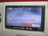 バックをするとき自動でリアの様子が映る『リアカメラ』付き!画面で確認しながらバックができますから安心ですね。でも、目視も大切ですよ!安全第一でお願いします!