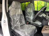 運転席まわりには十分なスペースがあり、大柄な方でもゆったり運転していただける環境です。