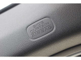 側面衝突時、センサーが衝撃を感知するとスピーディーに展開し、乗員保護性能を高めます。i-サイドエアバッグシステムは、助手席乗員の体格や姿勢を検知してエアバッグの展開を制御します。