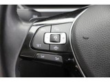 【ステアリング左側】ACCなどの運転支援の操作のスイッチ類です。ACCは高速道路などで前に走る車との距離を保ちながら追従走行する運転支援システムです。