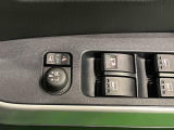 オート格納機能付きミラー  キーフリーシステムのドア施錠に連動して自動的に格納!乗降時のミラー操作の手間が省けて便利です♪閉じ忘れを防げるほか、降車の直前まで後方の確認ができます!!