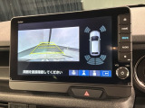 リバースギアに入れるだけで後方の表示へ切り替わります。夜間や雨の日の駐車も楽になりますよ。