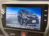 【大画面ナビ】人気の大型10インチナビを装備。存在感のある大画面はインパクト大!ナビ利用時のマップ表示は見やすく、テレビやDVDは臨場感がアップ!いつものドライブがグッと楽しくなります♪