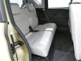 気になる汚れは「まるまるクリン」で解消! 当社の中古車はシートを外して隅々までキレイにクリーニングしてあります(但し、一部 高年式車両等は除きます)