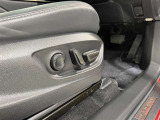 パワーシート搭載。微妙な調整が手軽にでき、ピッタリのポジションで運転することが可能です。