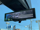 【スマートルームミラー】バックドアについてますカメラと連動して、後方の映像がルームミラーに映ります。