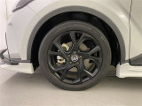 機敏さを引き立てる純正アルミ 225/50 R18 装着!