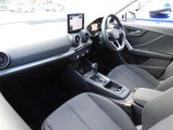 安全で快適な運転をサポートするアウディバーチャルコックピット。多機能でありながら優れた操作性で、シンプルで美しいインテリアデザインに溶け込んでいます。