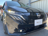 【LEDヘッドランプ】鮮やかな白色光で、クリアな視界を確保するLEDヘッドランプ装備
