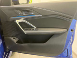 BMWのドアを閉めた時の重厚感は所有者様の満足度を高めてくれます。