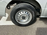 純正タイヤ【 O U T L E T 車 】・・内外装現状販売のお車です。
