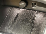 置くだけでスマートフォンの充電が可能なワイヤレススマートフォンチャージ機能を装備しております。