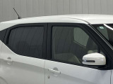 プラスチックバイザーがない分デザインもすっきり★洗車の時の窓拭きもラクラクです!