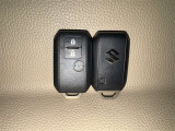 【スマートキー】キーを取り出さずにドアを施錠&解錠。クルマの始動も可能です。