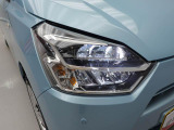 愛知ダイハツのお店では、ダイハツ車を知り尽くしたプロフェッショナルなサービススタッフが、専用の診断機器を使って各システムを点検しております。