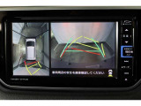 車両を上から見たような映像表示するパノラミックビューモニター付き!