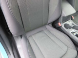 運転席シートに破れなどはございません。