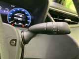 操作しやすいウインカーレバーで、安全な車線変更をサポートします。スムーズな操作で、運転の信頼感を高めます。