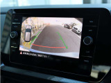 リヤビューカメラ装備。駐車時の後方確認をサポートし、毎日の運転に安心感をプラスします。