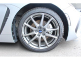 タイヤサイズは215/45R17 純正アルミホイール装着です!
