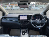 機能的で使いやすい内装になっております!ドリンクホルダーや収納スペースがたくさんあり便利☆