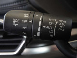【オートワイパー機能】レバーをAUTOの位置にしているとき、レインセンサーが雨を感知すると、雨量に応じて、ワイパーが自動で作動します。