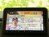 テレビ番組を画面で視聴でき、停車中の待ち時間などを過ごす際に便利な装備です。画面には番組情報も表示され、停車時に映像を楽しみたい方にうれしい機能です。