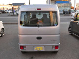 中古車でも気持ち良くお乗り頂けるように、仕上げ専門スタッフが外装ポリッシャー磨きと内装クリーニングを行いピカピカの状態で納車いたします!