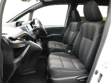 広々とした車内空間に優れた燃費性能。更にデザインも上質で人気のお車です!