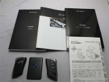 取説・メンテナンスノート・スマートキー・カードキーの4点セットです。