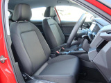 Audi車はどの車種も全てレザーハンドルです。そこにはAudiのこだわりがあり質感の高いレザーでしっかりと手に馴染み、高級感を演出します。