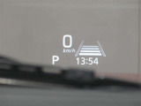カラーヘッドアップディスプレイ付き。少ない視線移動で情報を確認できるので、運転の疲労軽減に繋がりますよ♪