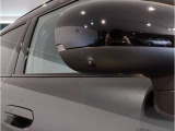 フロントタイヤより前の重量をなくし、車の運動性能を高めております。フロントタイヤから鼻先までが短いため、数値にてあらわれる「最小回転半径」より、小回りが利くことを実感いただけると思います。