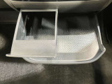 【カップホルダー付スライドトレイ】パックの飲み物も置けるドリンクホルダーです!