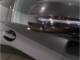 【BMWミラー】視認性の高いスタイリッシュなミラー。自動防眩機能も付いており夜間のドライビングをサポートします。