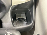 運転席側のドリンクホルダーです