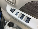 パワーウインド・電動格納付きドアミラースイッチは、ドアに集中☆