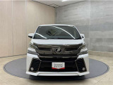 お車購入のポイントとなるフロントマスクです。上質で迫力あるデザインですね☆☆