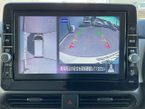 車を真上から見下ろしているかのように周囲の状況を把握して安心して駐車が行えるアラウンドビューモニターが付いています
