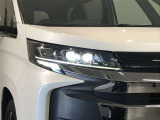 LEDヘッドライトです。デザイン性がよくとても明るいので、夜間の走行や悪天候でも安心です。しかも長寿命!