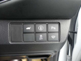 運転席からテールゲートの開閉が可能です。パーキングセンサ―、フロントガラス熱線、VSA、安全支援情報スイッチです。