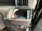 品質へのこだわり!フロアマットやシートなど車内をキレイに清掃し、ニオイや汚れなどを徹底的にクリーニングしてもらっております。室内はピカピカです☆