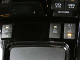 運転席と助手席には寒い時にうれしいシートヒーターが装備されてます。