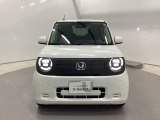 【LEDヘッドライト】が装備されています。夜間走行時や雨の日に明るく安全に前方を照らすことが出来ます。対向車からも見えやすいので相手に接近を知らせることも出来ます。