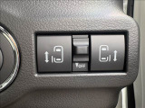 両側の電動スライドドアは運転席からも開閉が可能で便利です。