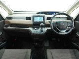 ◆インテリアパネル◆視界広々で非常に運転しやすくロングドライブでも疲れを感じさせないすっきりとまとまったインパネ周りです。