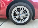 BMW純正アルミホイールです。納車時にはアルミホイールコーティングも承っております!是非ご検討下さいませ。