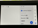 画面からドライバー設定や共通設定などを選べ、各種メニューを確認しやすい構成です。ナビや音楽、電話などの機能にも切り替えられ、日々の操作をひとつの画面で行えます。